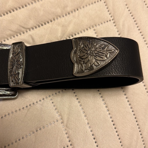 BRAND NEW BLACK LEATHER BELT - Picture 5 of 6